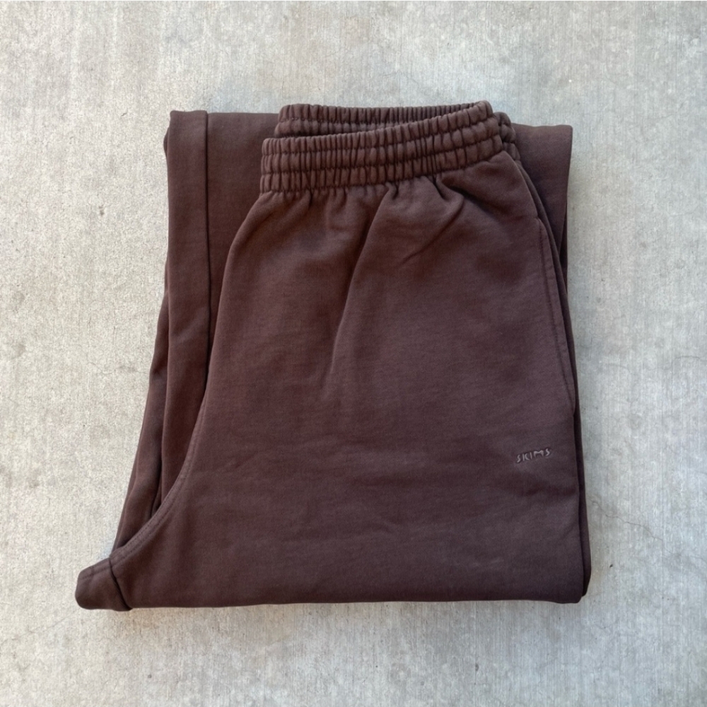 SKIMS NWT Boyfriend Fleece Oversized Straight Leg Pant - Espresso in size Small - Picture 8 of 8